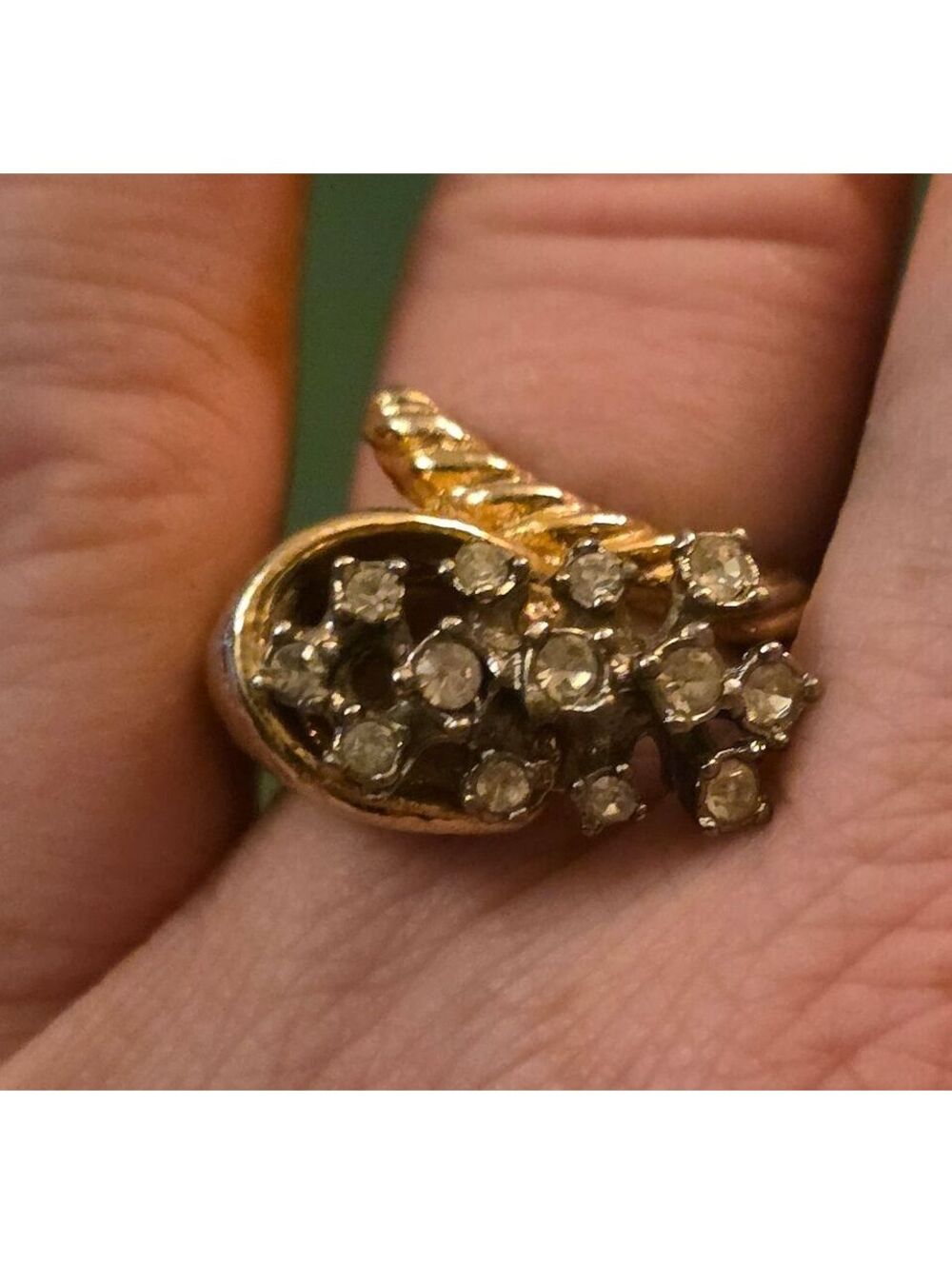 Vintage Gold Tone Cornucopia Horn of Plenty Rhinestone Cocktail Ring  Sz 7